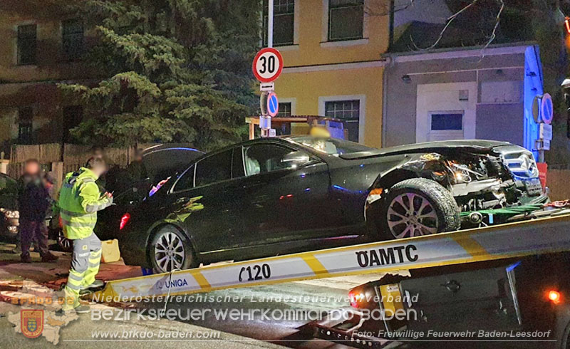 20251225_Verkehrsunfall in Baden Ortsteil Leesdorf  Foto: Stefan Wagner FF Baden-Leesdorf