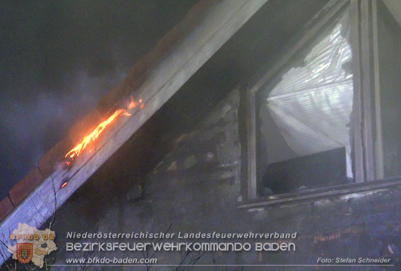 20251227_N�chtlicher Brand in Baden mit Herausforderungen f�r die Einsatzkr�fte Foto: Stefan Schneider FF Baden-Stadt