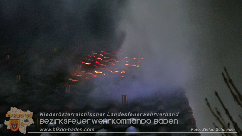 20251227_N�chtlicher Brand in Baden mit Herausforderungen f�r die Einsatzkr�fte Foto: Stefan Schneider FF Baden-Stadt