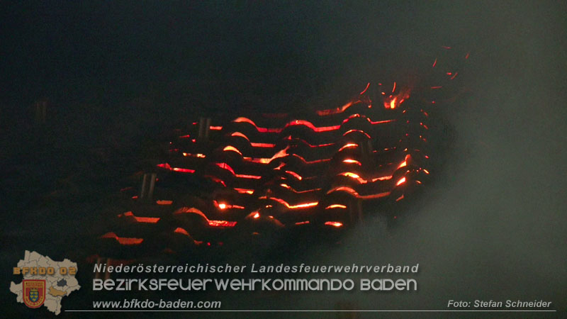 20251227_N�chtlicher Brand in Baden mit Herausforderungen f�r die Einsatzkr�fte Foto: Stefan Schneider FF Baden-Stadt