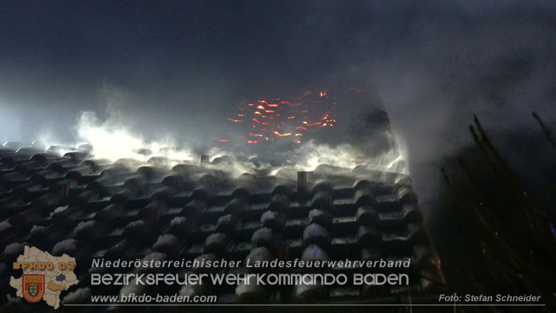 20251227_N�chtlicher Brand in Baden mit Herausforderungen f�r die Einsatzkr�fte Foto: Stefan Schneider FF Baden-Stadt