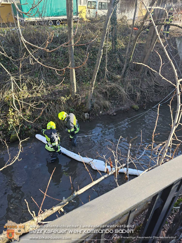 20251229 Schadstoffeinsatz nach Austritt von Hydraulik�l in Oberwaltersdorf Foto: FF Oberwalterdorf