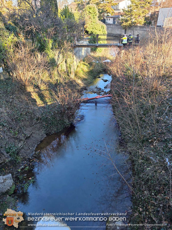 20251229 Schadstoffeinsatz nach Austritt von Hydraulik�l in Oberwaltersdorf Foto: FF Oberwalterdorf
