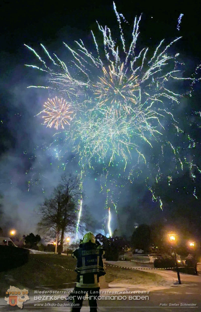 20260101_Brandsicherheitswache beim großen Feuerwerk im Badener Kurpark Foto: Stefan Schneider 20260101_Brandsicherheitswache beim großen Feuerwerk im Badener Kurpark Foto: Stefan Schneider