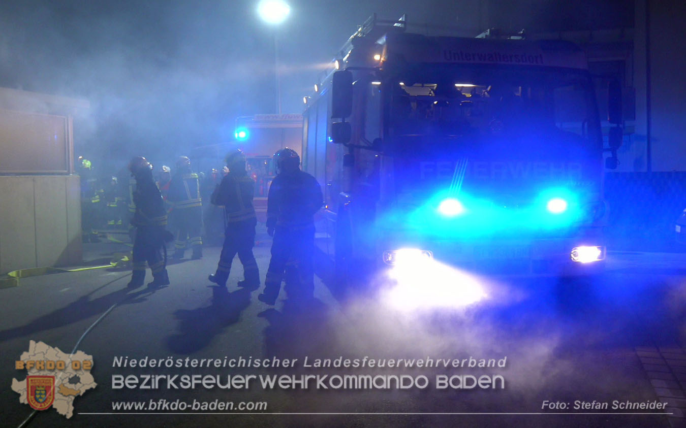 20260101_Brand einer Restmülltonne in einer Müllinsel in Unterwaltersdorf Foto: Stefan Schneider BFKDO BADEN 20260101_Brand einer Restmülltonne in einer Müllinsel in Unterwaltersdorf Foto: Stefan Schneider BFKDO BADEN