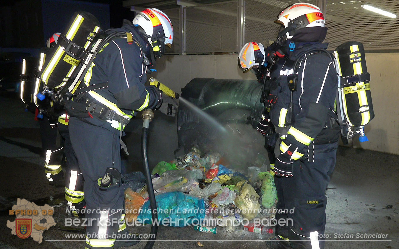 20260101_Brand einer Restmülltonne in einer Müllinsel in Unterwaltersdorf Foto: Stefan Schneider BFKDO BADEN 20260101_Brand einer Restmülltonne in einer Müllinsel in Unterwaltersdorf Foto: Stefan Schneider BFKDO BADEN