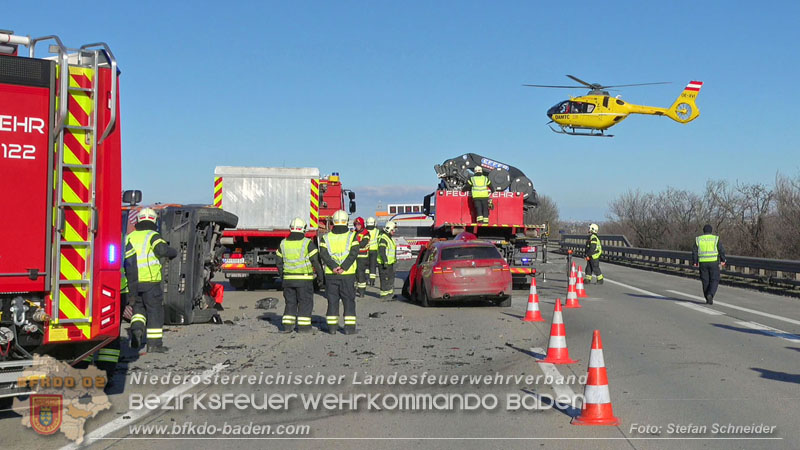 20260103_Pkw prallt gegen Streckendienstfahrzeug auf der A2  Foto: Stefan Schneider BFKDO BADEN