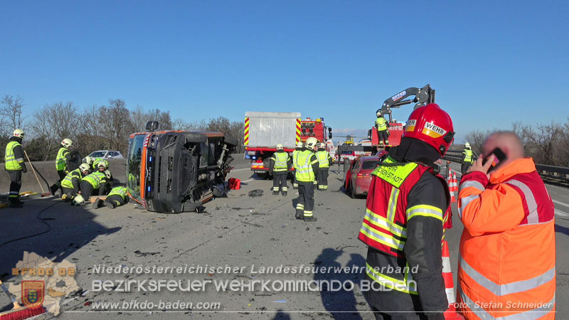 20260103_Pkw prallt gegen Streckendienstfahrzeug auf der A2  Foto: Stefan Schneider BFKDO BADEN
