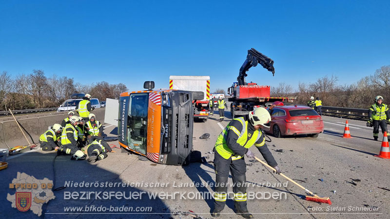 20260103_Pkw prallt gegen Streckendienstfahrzeug auf der A2  Foto: Stefan Schneider BFKDO BADEN