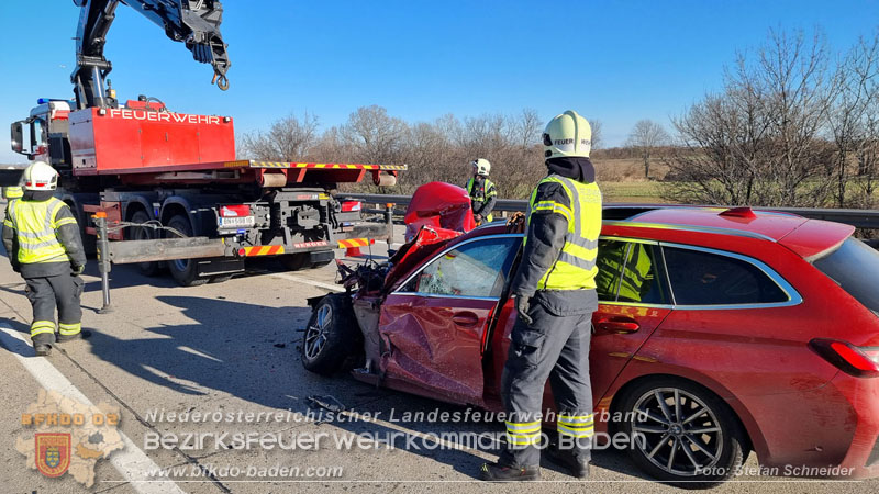 20260103_Pkw prallt gegen Streckendienstfahrzeug auf der A2  Foto: Stefan Schneider BFKDO BADEN