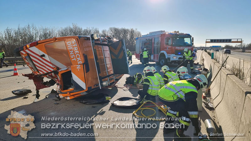 20260103_Pkw prallt gegen Streckendienstfahrzeug auf der A2  Foto: Stefan Schneider BFKDO BADEN