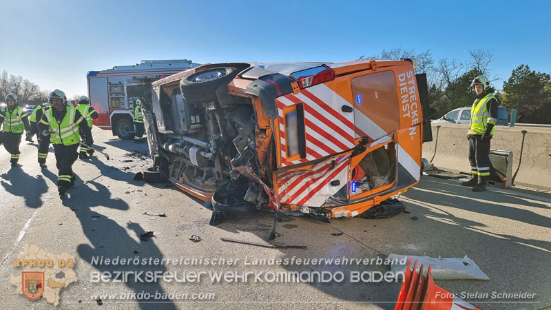 20260103_Pkw prallt gegen Streckendienstfahrzeug auf der A2  Foto: Stefan Schneider BFKDO BADEN