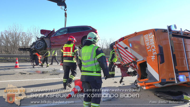 20260103_Pkw prallt gegen Streckendienstfahrzeug auf der A2  Foto: Stefan Schneider BFKDO BADEN