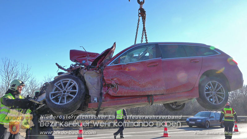 20260103_Pkw prallt gegen Streckendienstfahrzeug auf der A2  Foto: Stefan Schneider BFKDO BADEN