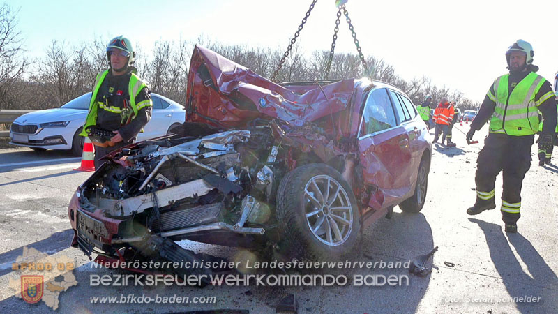 20260103_Pkw prallt gegen Streckendienstfahrzeug auf der A2 Foto: Stefan Schneider BFKDO BADEN