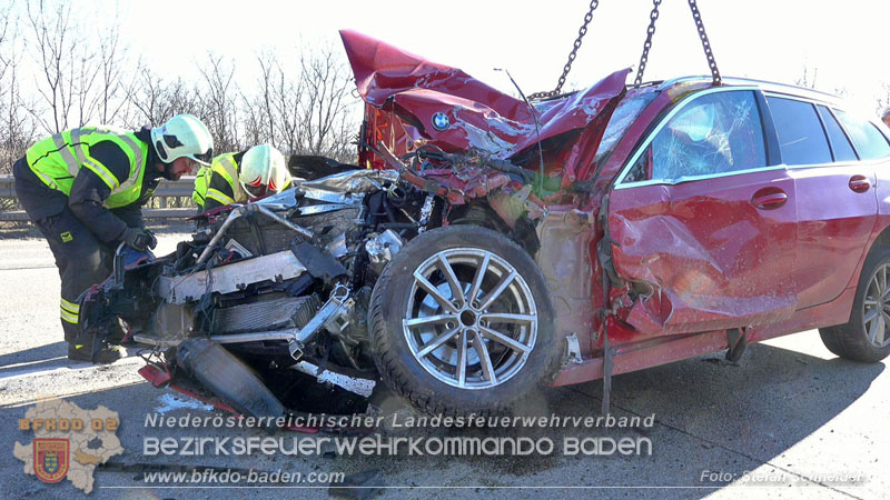 20260103_Pkw prallt gegen Streckendienstfahrzeug auf der A2 Foto: Stefan Schneider BFKDO BADEN