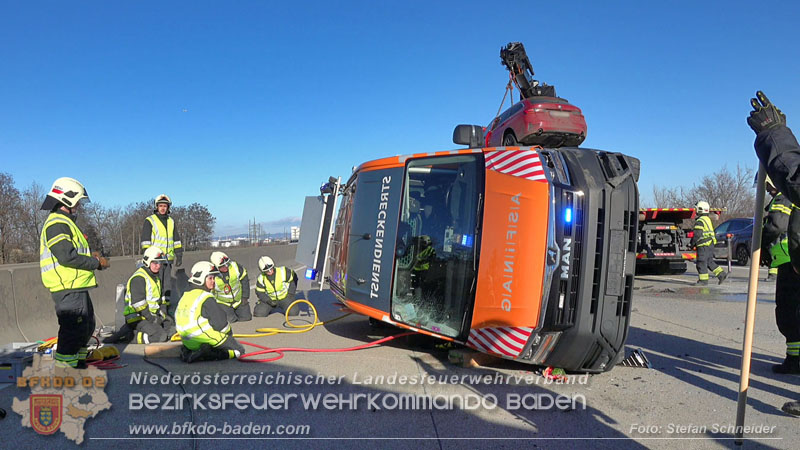 20260103_Pkw prallt gegen Streckendienstfahrzeug auf der A2 Foto: Stefan Schneider BFKDO BADEN