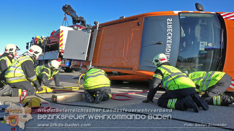 20260103_Pkw prallt gegen Streckendienstfahrzeug auf der A2 Foto: Stefan Schneider BFKDO BADEN