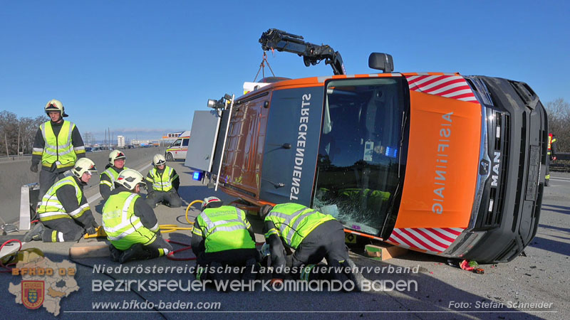 20260103_Pkw prallt gegen Streckendienstfahrzeug auf der A2 Foto: Stefan Schneider BFKDO BADEN
