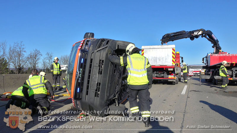 20260103_Pkw prallt gegen Streckendienstfahrzeug auf der A2 Foto: Stefan Schneider BFKDO BADEN