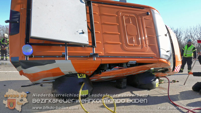 20260103_Pkw prallt gegen Streckendienstfahrzeug auf der A2 Foto: Stefan Schneider BFKDO BADEN