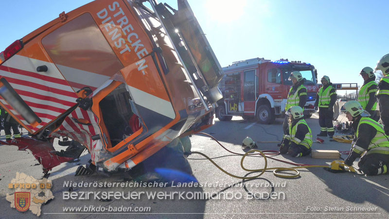 20260103_Pkw prallt gegen Streckendienstfahrzeug auf der A2 Foto: Stefan Schneider BFKDO BADEN