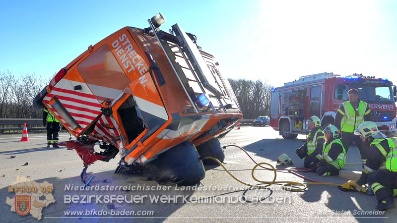 20260103_Pkw prallt gegen Streckendienstfahrzeug auf der A2 Foto: Stefan Schneider BFKDO BADEN