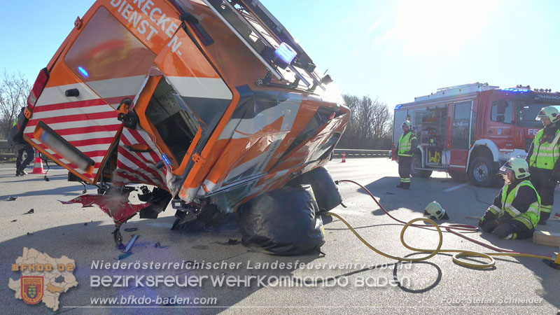 20260103_Pkw prallt gegen Streckendienstfahrzeug auf der A2 Foto: Stefan Schneider BFKDO BADEN