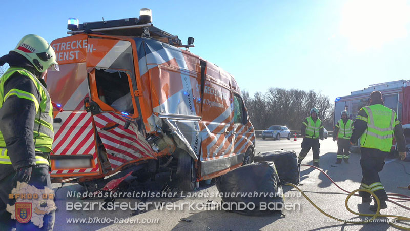 20260103_Pkw prallt gegen Streckendienstfahrzeug auf der A2 Foto: Stefan Schneider BFKDO BADEN