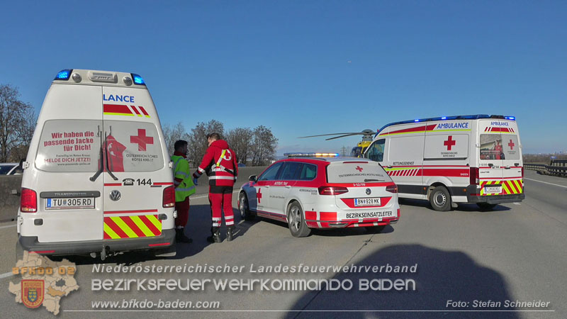 20260103_Pkw prallt gegen Streckendienstfahrzeug auf der A2 Foto: Stefan Schneider BFKDO BADEN