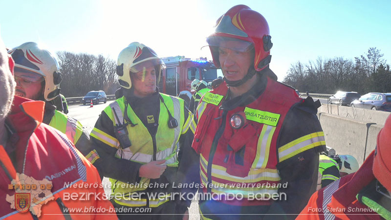 20260103_Pkw prallt gegen Streckendienstfahrzeug auf der A2 Foto: Stefan Schneider BFKDO BADEN