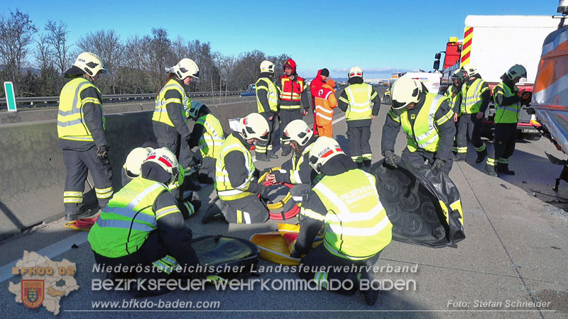 20260103_Pkw prallt gegen Streckendienstfahrzeug auf der A2 Foto: Stefan Schneider BFKDO BADEN