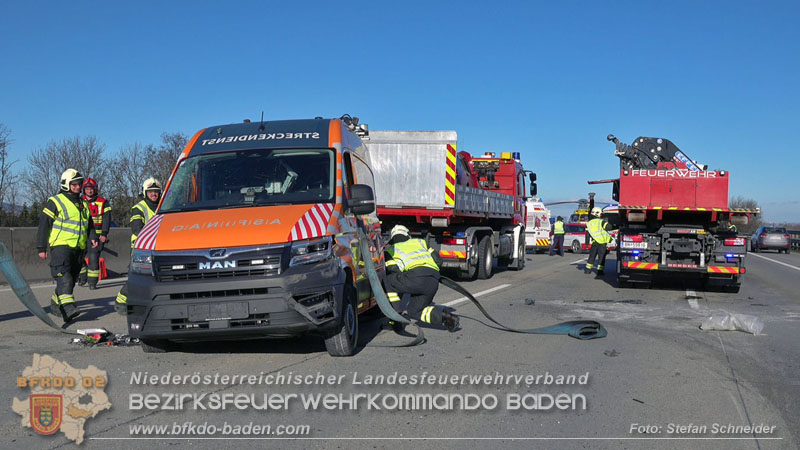20260103_Pkw prallt gegen Streckendienstfahrzeug auf der A2 Foto: Stefan Schneider BFKDO BADEN