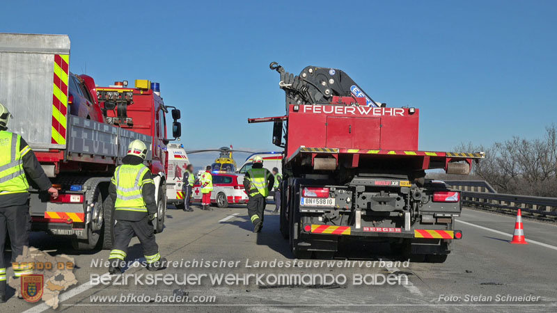 20260103_Pkw prallt gegen Streckendienstfahrzeug auf der A2 Foto: Stefan Schneider BFKDO BADEN