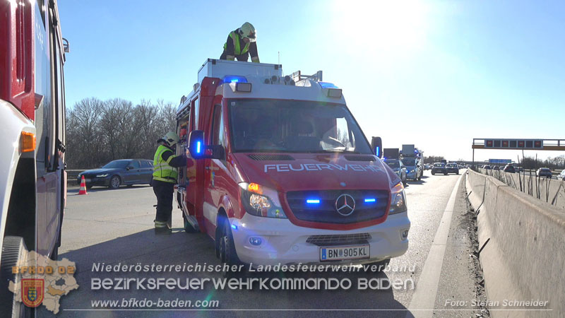 20260103_Pkw prallt gegen Streckendienstfahrzeug auf der A2 Foto: Stefan Schneider BFKDO BADEN