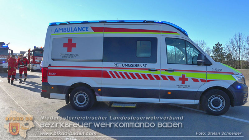 20260103_Pkw prallt gegen Streckendienstfahrzeug auf der A2 Foto: Stefan Schneider BFKDO BADEN