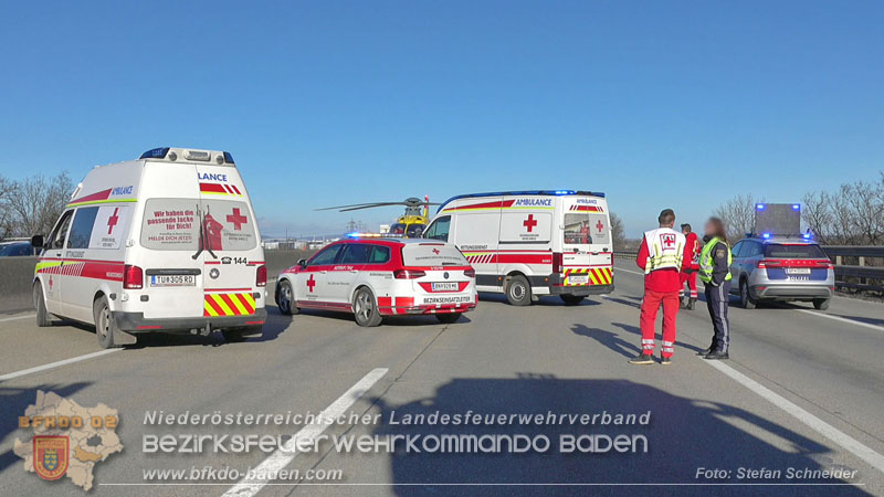 20260103_Pkw prallt gegen Streckendienstfahrzeug auf der A2 Foto: Stefan Schneider BFKDO BADEN