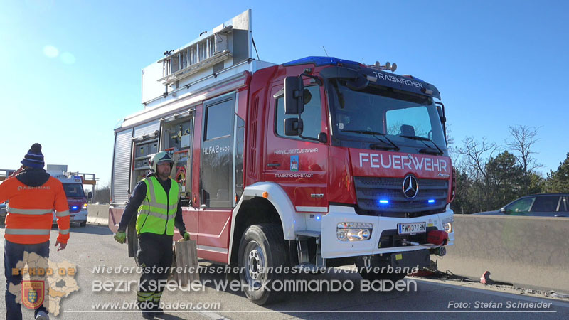 20260103_Pkw prallt gegen Streckendienstfahrzeug auf der A2 Foto: Stefan Schneider BFKDO BADEN