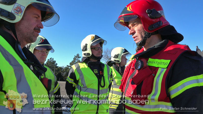 20260103_Pkw prallt gegen Streckendienstfahrzeug auf der A2 Foto: Stefan Schneider BFKDO BADEN