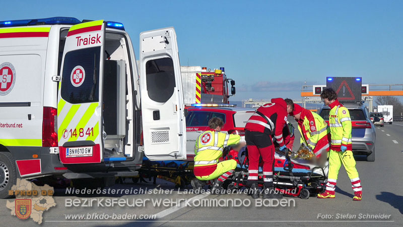 20260103_Pkw prallt gegen Streckendienstfahrzeug auf der A2 Foto: Stefan Schneider BFKDO BADEN