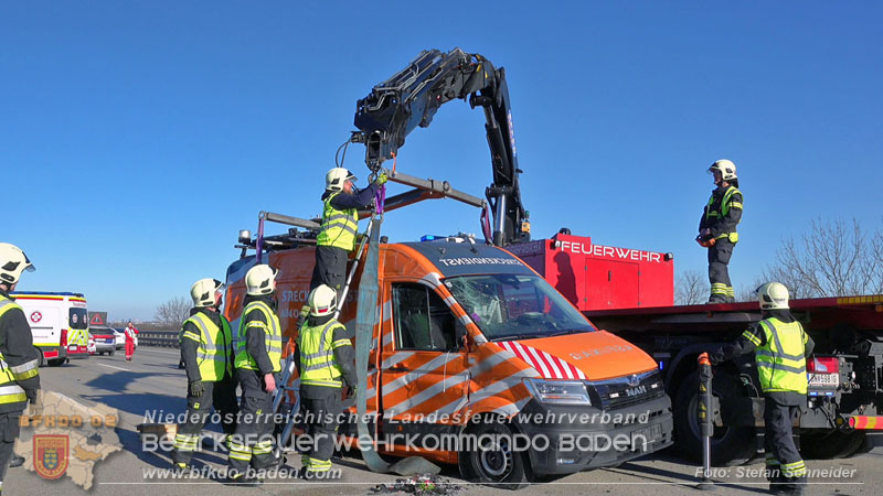 20260103_Pkw prallt gegen Streckendienstfahrzeug auf der A2 Foto: Stefan Schneider BFKDO BADEN