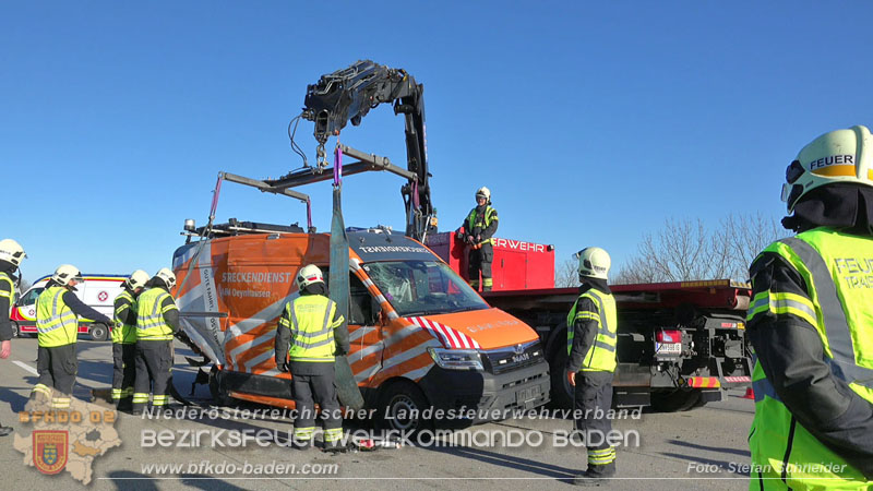 20260103_Pkw prallt gegen Streckendienstfahrzeug auf der A2 Foto: Stefan Schneider BFKDO BADEN