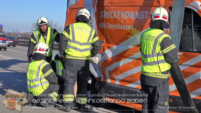 20260103_Pkw prallt gegen Streckendienstfahrzeug auf der A2 Foto: Stefan Schneider BFKDO BADEN