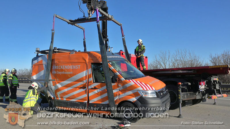 20260103_Pkw prallt gegen Streckendienstfahrzeug auf der A2 Foto: Stefan Schneider BFKDO BADEN