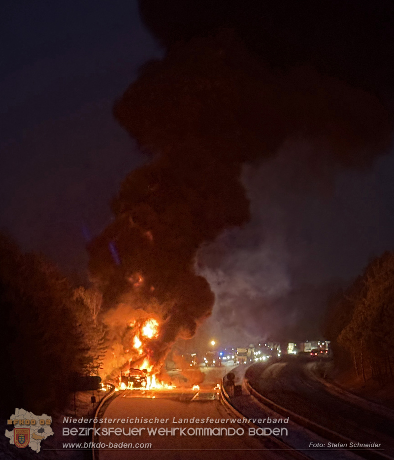 20260109_Vollbrand LKW Sattelzug auf der A21 bei Heiligenkreuz N� fordert Einsatzkr�fte �ber Stunden  Foto: Stefan Schneider BFKDO BADEN