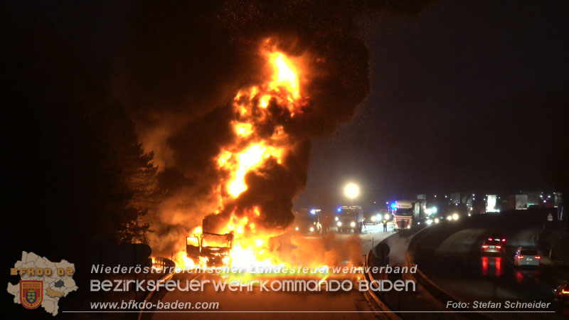 20260109_Vollbrand LKW Sattelzug auf der A21 bei Heiligenkreuz N� fordert Einsatzkr�fte �ber Stunden  Foto: Stefan Schneider BFKDO BADEN
