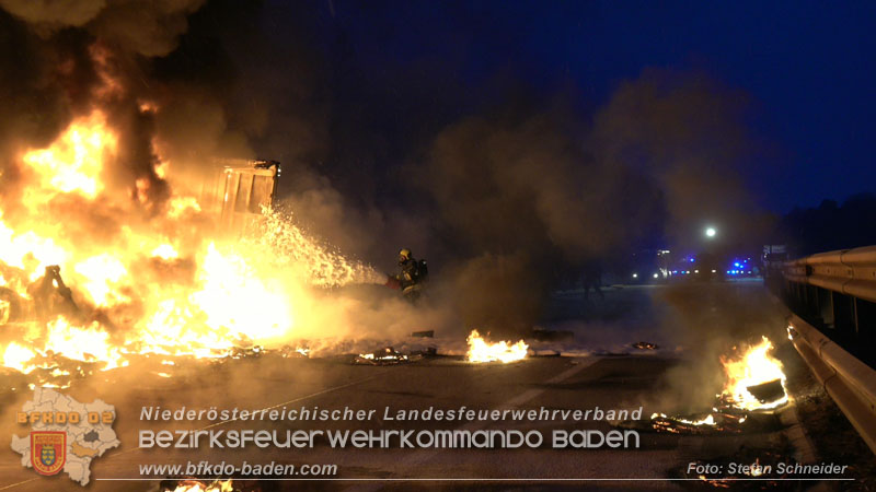 20260109_Vollbrand LKW Sattelzug auf der A21 bei Heiligenkreuz N� fordert Einsatzkr�fte �ber Stunden  Foto: Stefan Schneider BFKDO BADEN