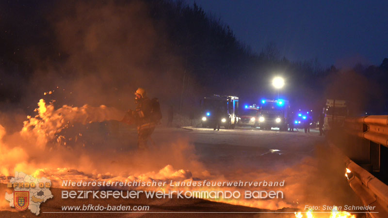 20260109_Vollbrand LKW Sattelzug auf der A21 bei Heiligenkreuz N� fordert Einsatzkr�fte �ber Stunden  Foto: Stefan Schneider BFKDO BADEN