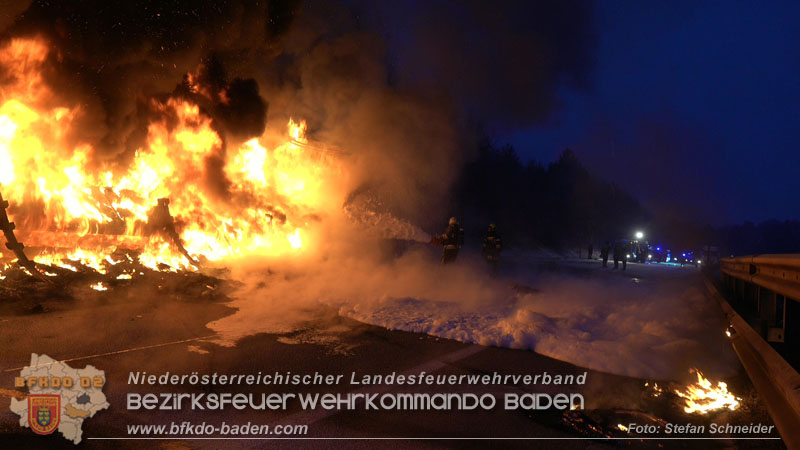 20260109_Vollbrand LKW Sattelzug auf der A21 bei Heiligenkreuz N� fordert Einsatzkr�fte �ber Stunden  Foto: Stefan Schneider BFKDO BADEN