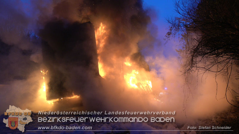 20260109_Vollbrand LKW Sattelzug auf der A21 bei Heiligenkreuz N� fordert Einsatzkr�fte �ber Stunden  Foto: Stefan Schneider BFKDO BADEN
